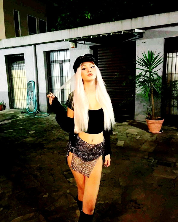 _laleonetti_ instagram image archive image