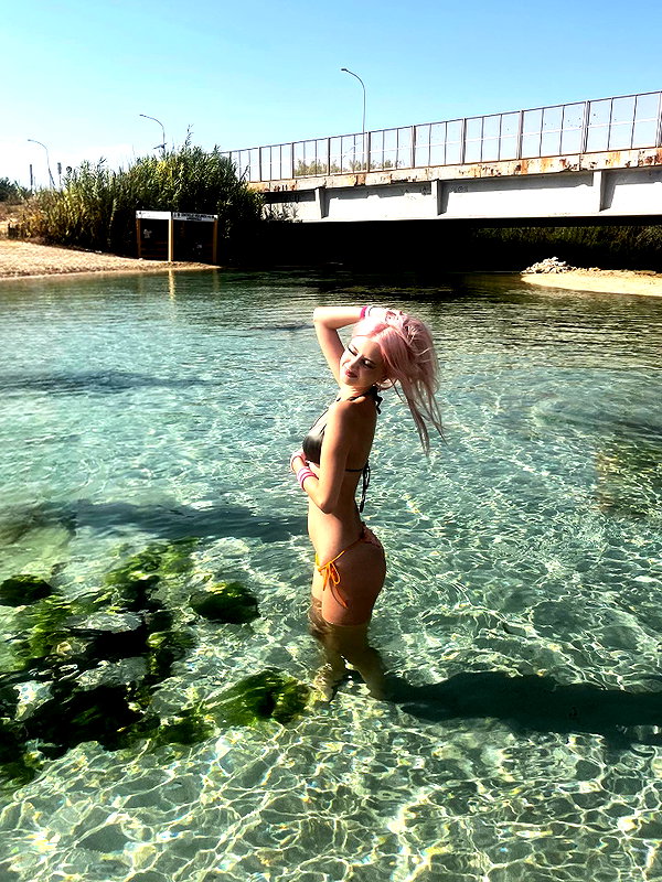 _laleonetti_ instagram image archive image