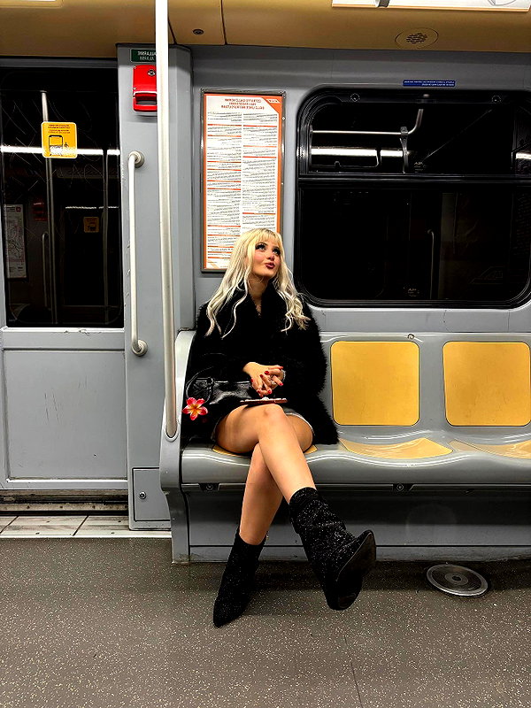 _laleonetti_ instagram image archive image