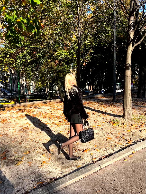 _laleonetti_ instagram image archive image