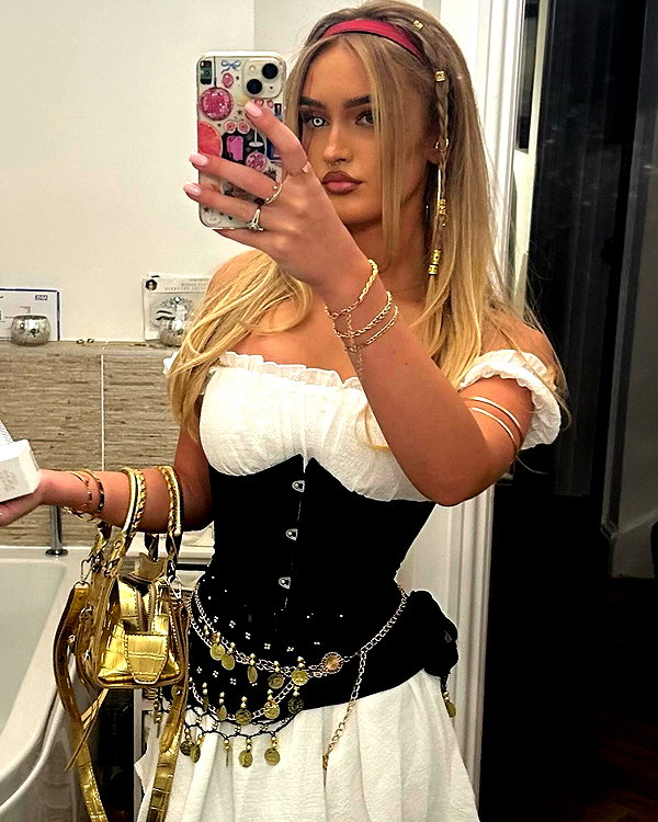 _miaallum instagram image archive image