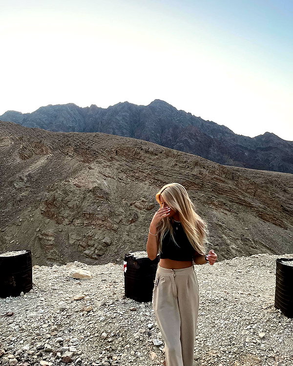 _stella_shani_ instagram image archive image