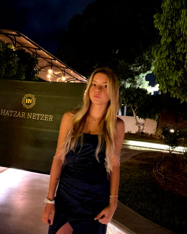 _stella_shani_ instagram image archive image