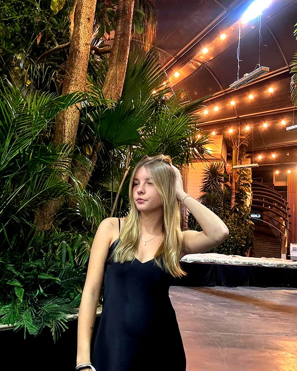 _stella_shani_ instagram image archive image