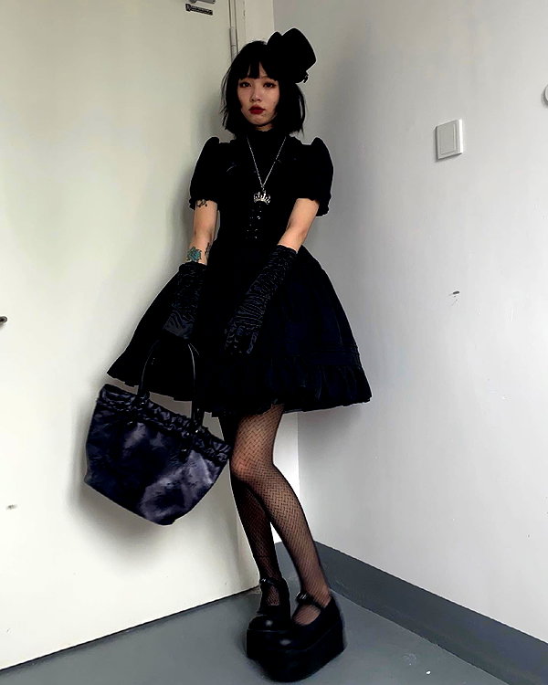 akeri.homura instagram image archive image