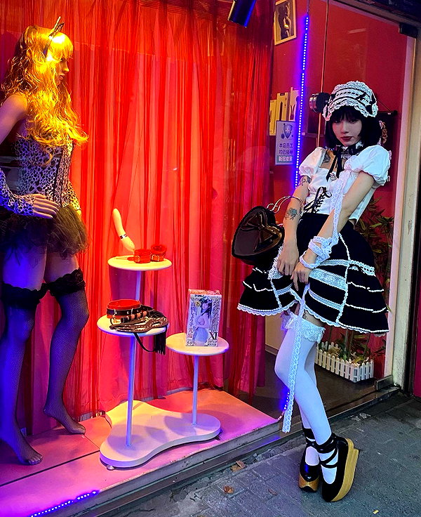 akeri.homura instagram image archive image