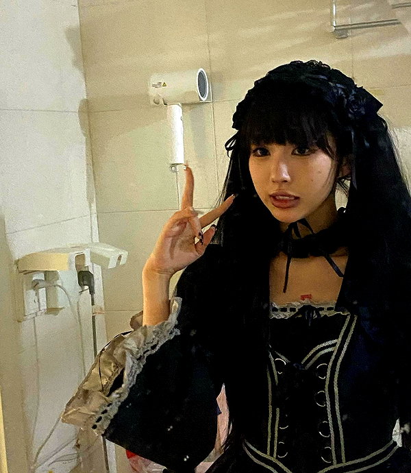 akeri.homura instagram image archive image