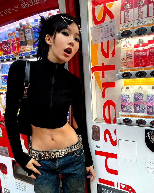 akeri.homura instagram image archive image