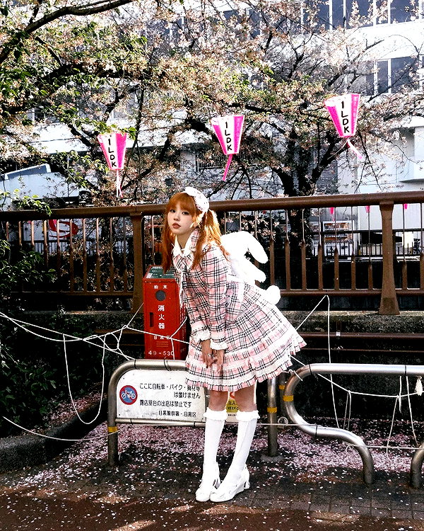 akeri.homura instagram image archive image