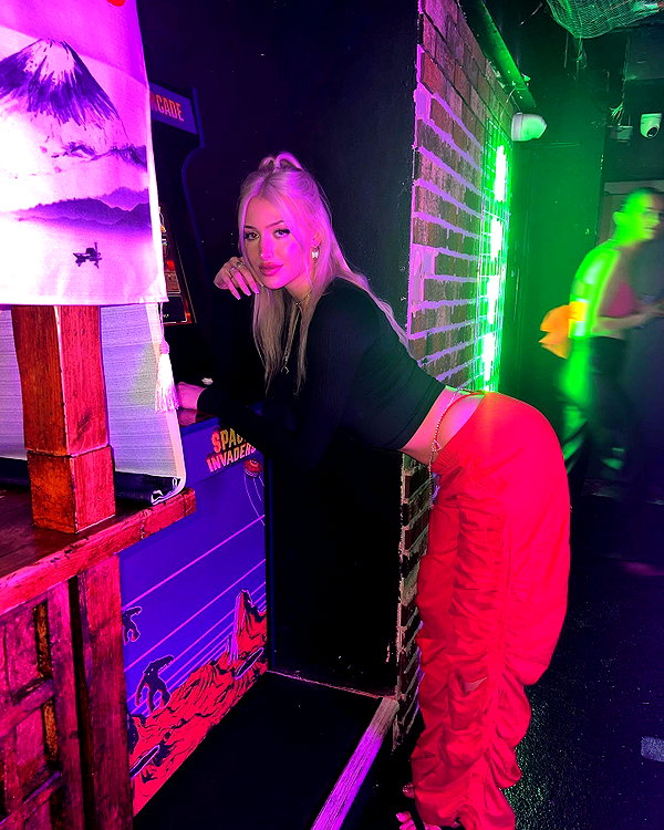 aleksandraverse instagram image archive image