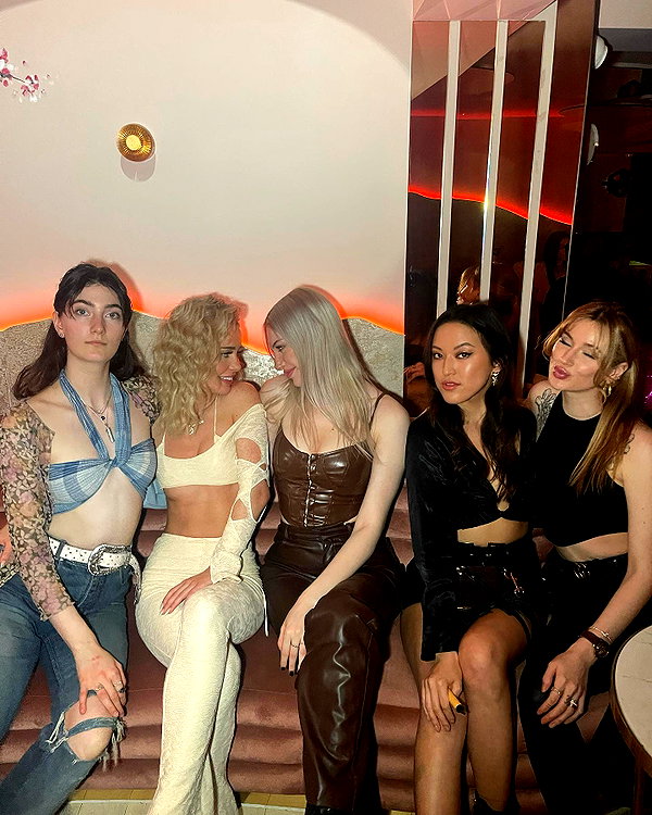 aleksandraverse instagram image archive image