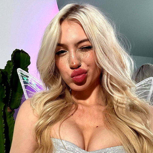 aleksandraverse instagram image archive image