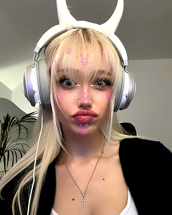 aleksandraverse instagram image archive image