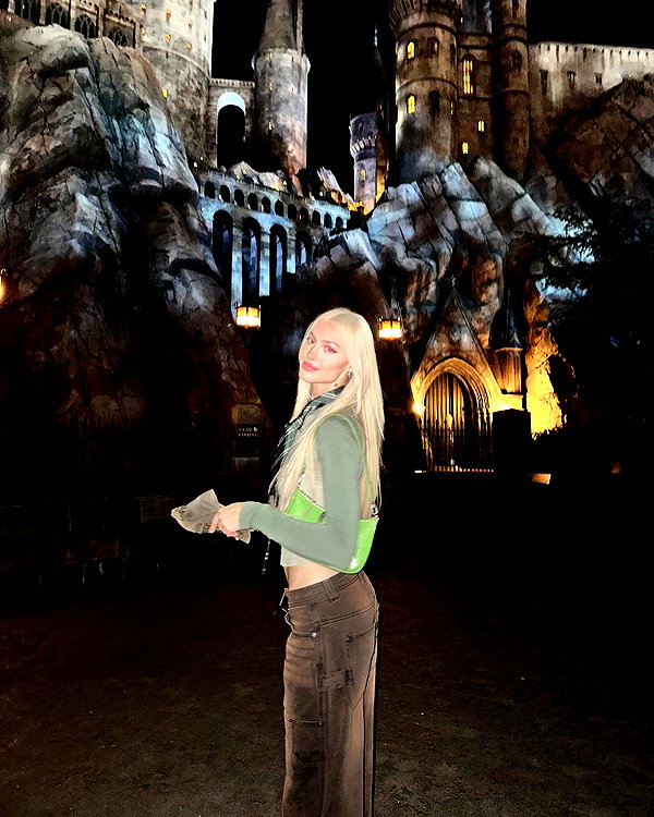 aleksandraverse instagram image archive image