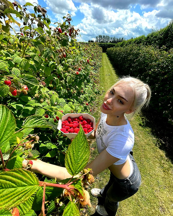 aleksandraverse instagram image archive image