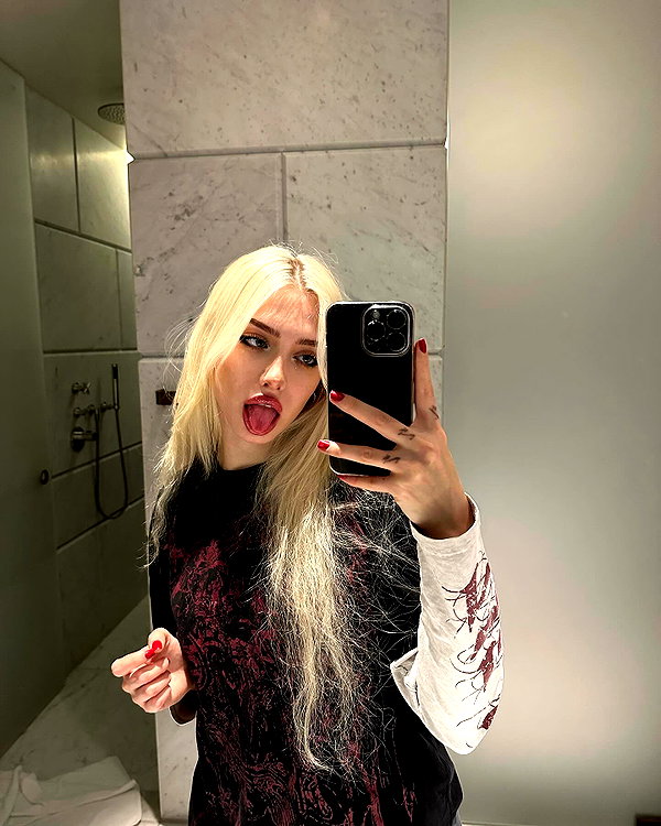 aleksandraverse instagram image archive image
