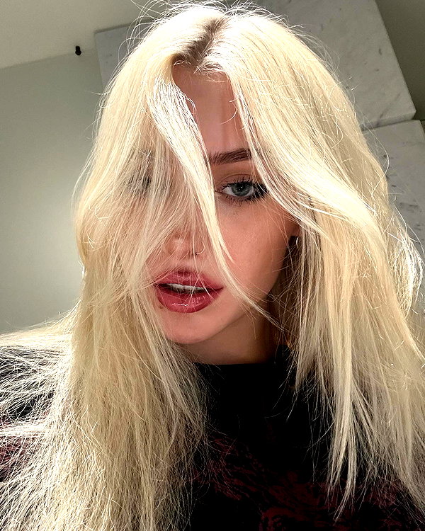 aleksandraverse instagram image archive image