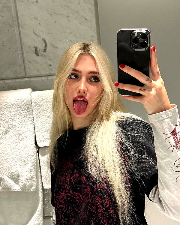 aleksandraverse instagram image archive image