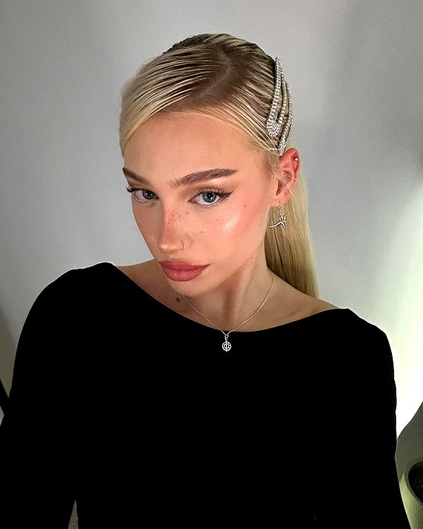 aleksandraverse instagram image archive image