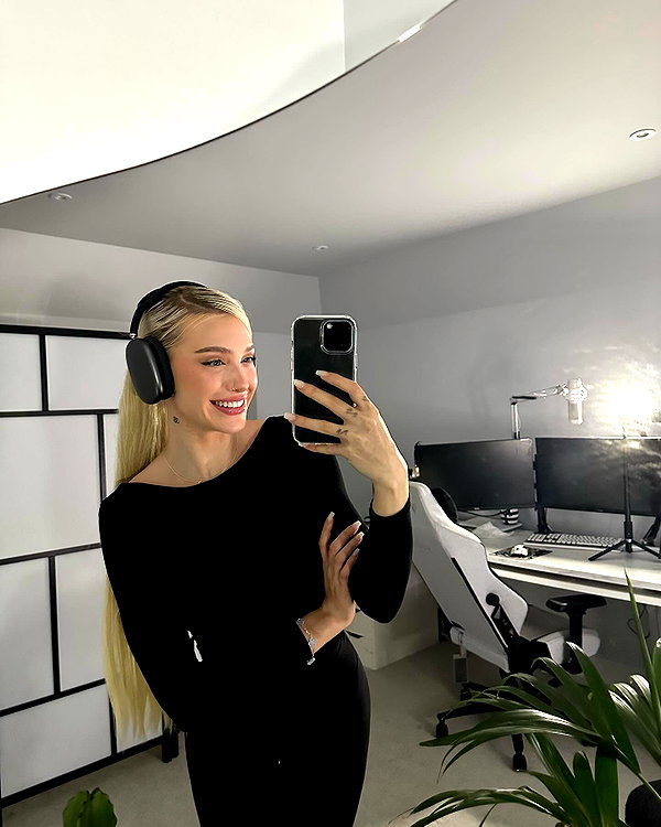 aleksandraverse instagram image archive image