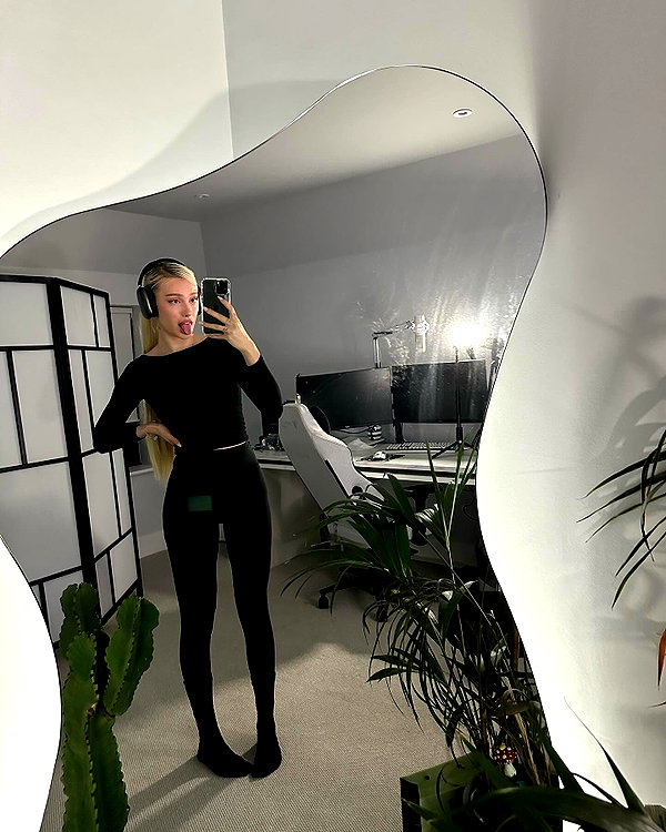 aleksandraverse instagram image archive image