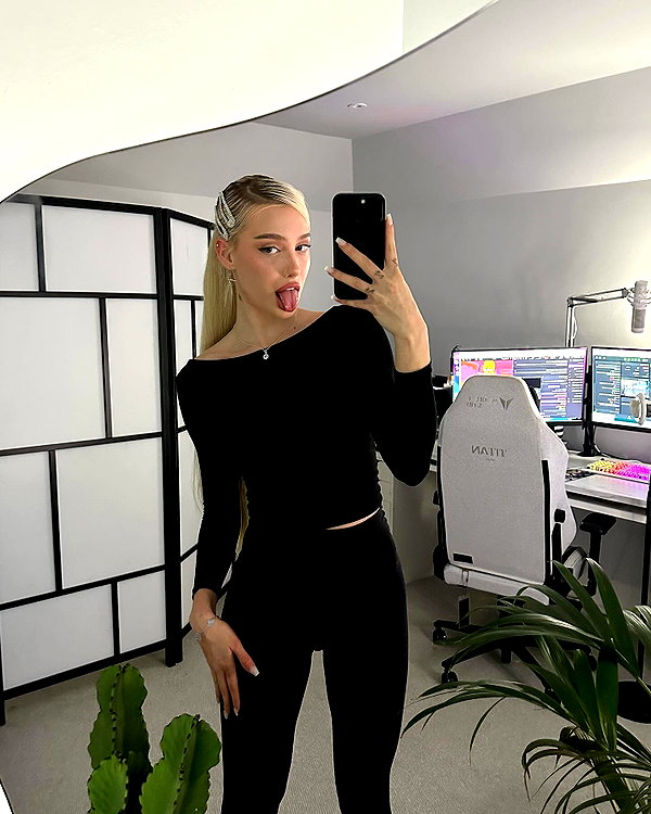 aleksandraverse instagram image archive image