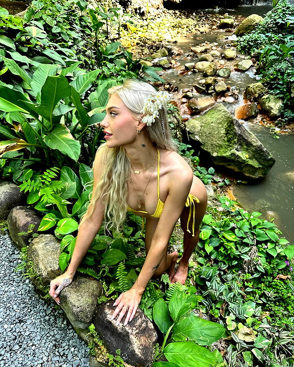 aleksandraverse instagram image archive image
