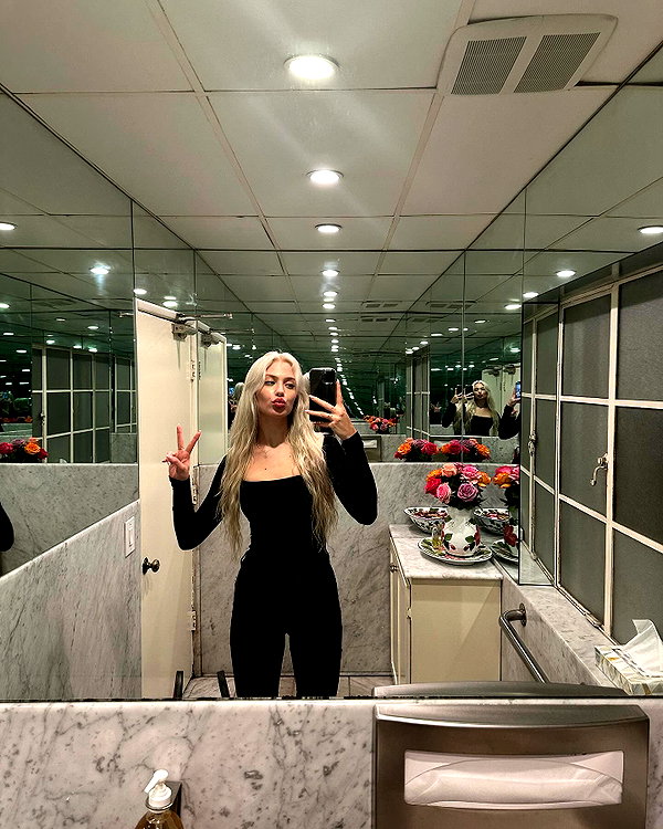 aleksandraverse instagram image archive image