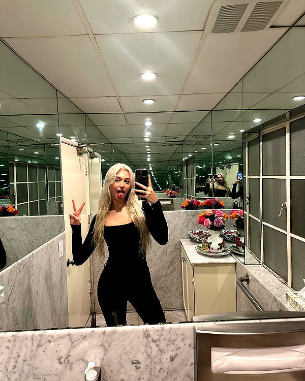 aleksandraverse instagram image archive image
