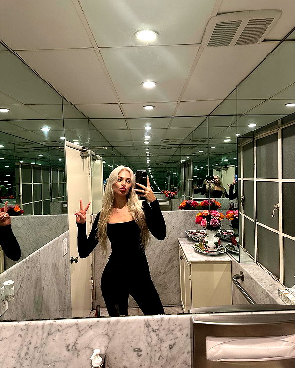 aleksandraverse instagram image archive image