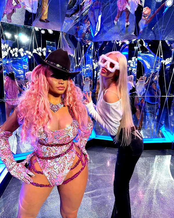 aleksandraverse instagram image archive image