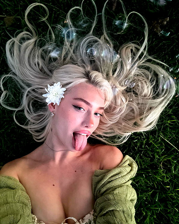 aleksandraverse instagram image archive image