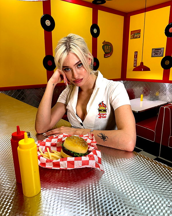 aleksandraverse instagram image archive image