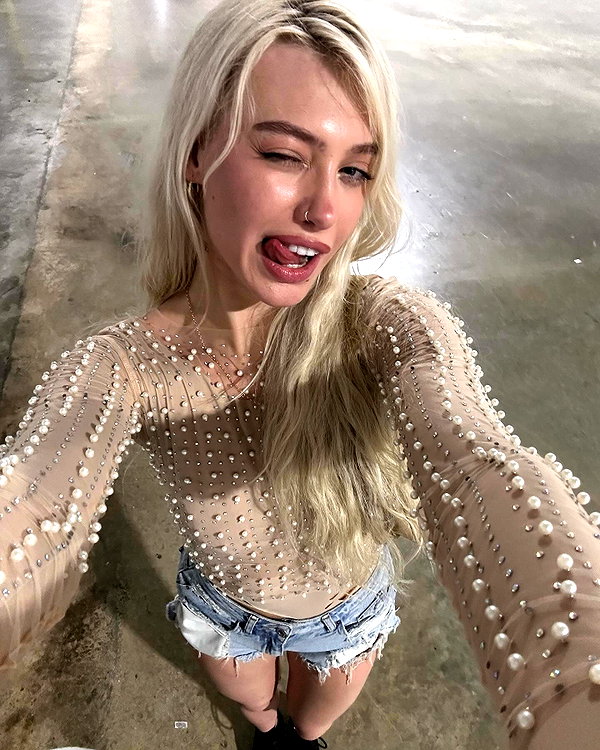 aleksandraverse instagram image archive image