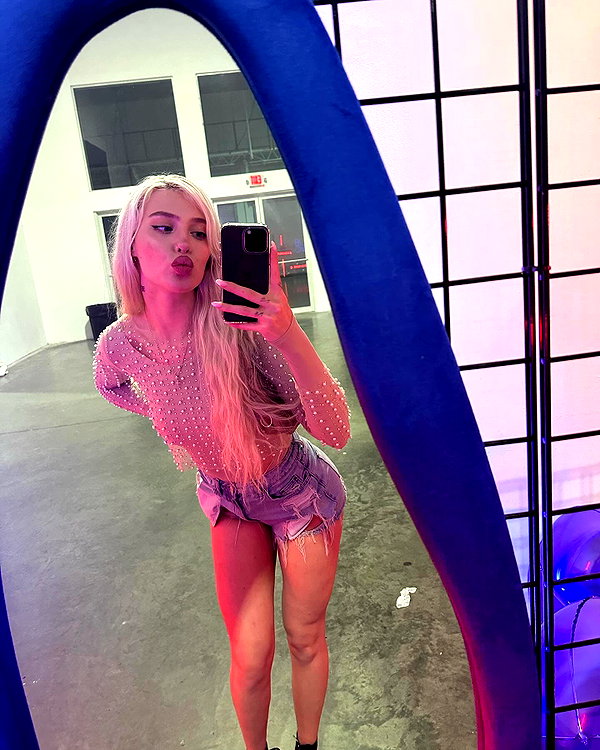 aleksandraverse instagram image archive image