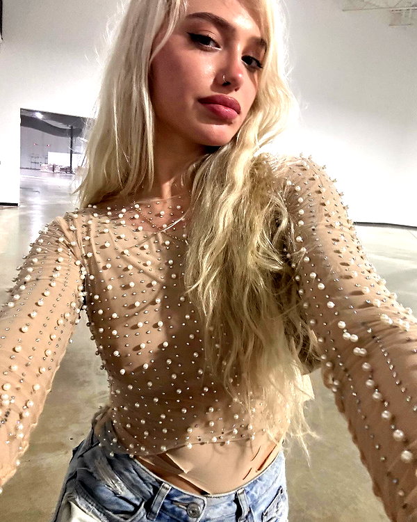 aleksandraverse instagram image archive image