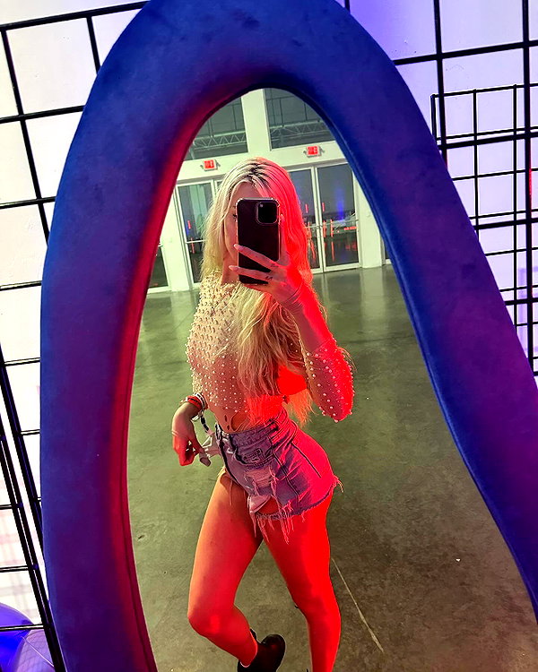 aleksandraverse instagram image archive image