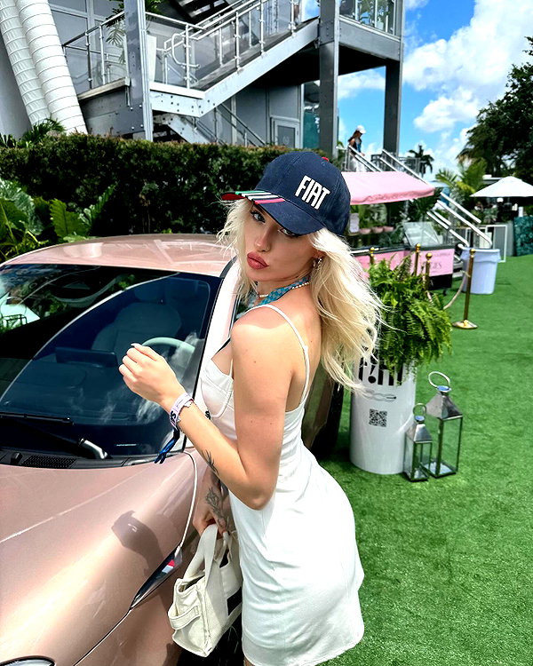 aleksandraverse instagram image archive image