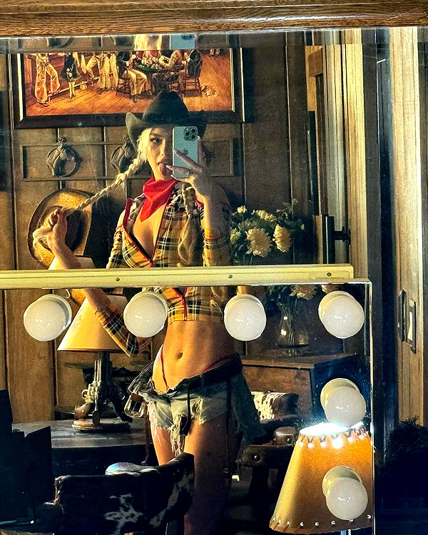 aleksandraverse instagram image archive image