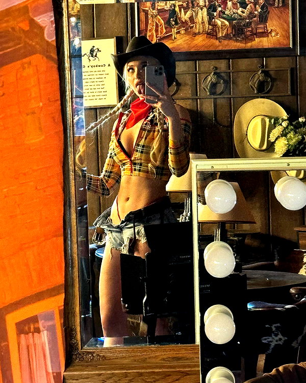 aleksandraverse instagram image archive image