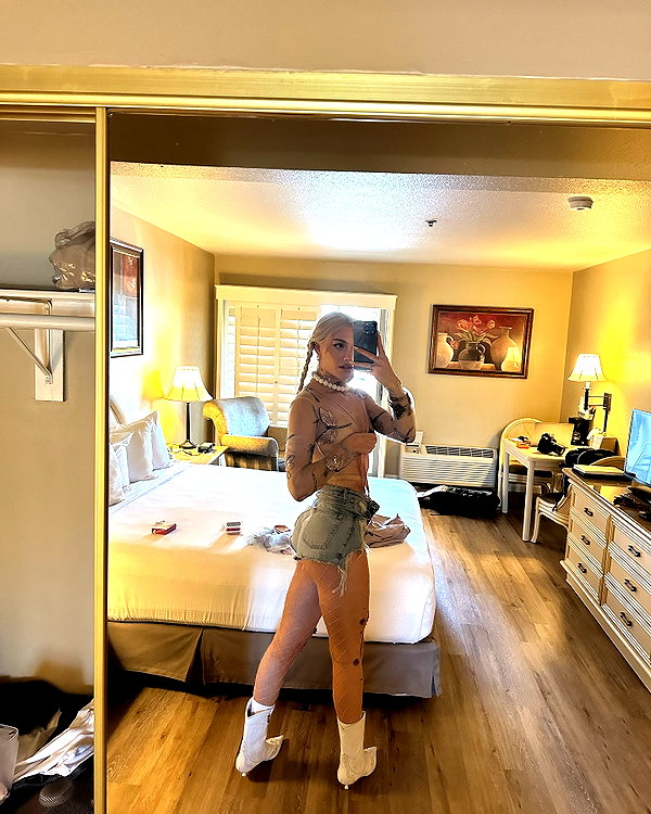 aleksandraverse instagram image archive image