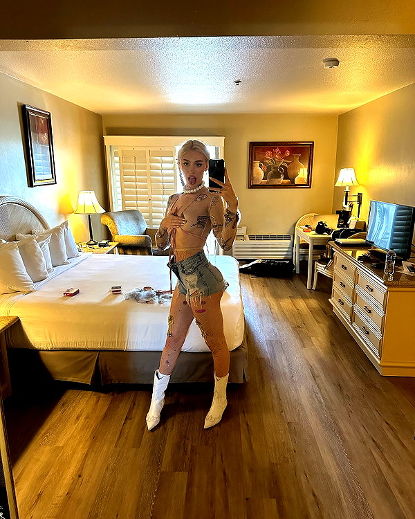 aleksandraverse instagram image archive image