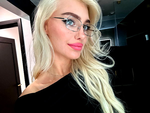 aleksandraverse instagram image archive image