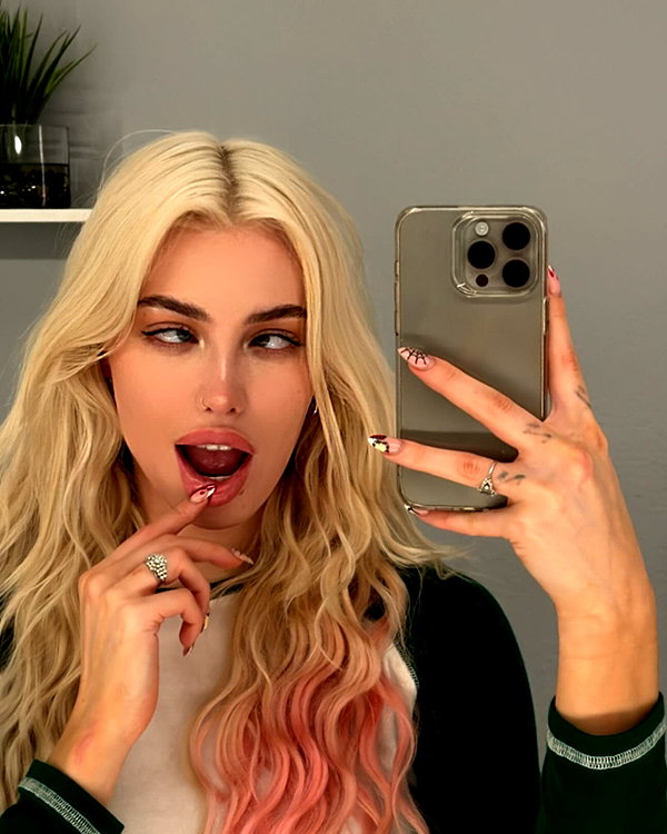 aleksandraverse instagram image archive image