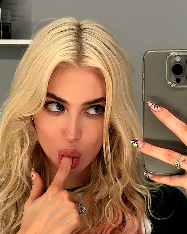 aleksandraverse instagram image archive image