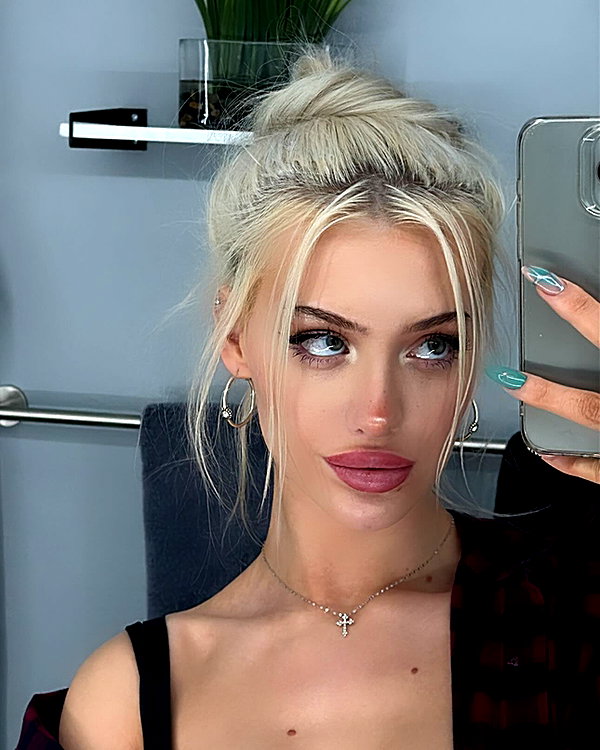 aleksandraverse instagram image archive image