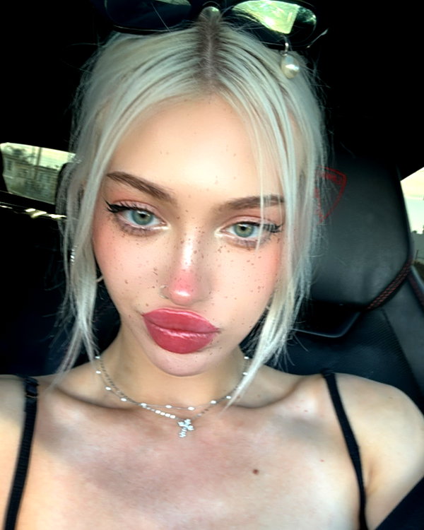 aleksandraverse instagram image archive image