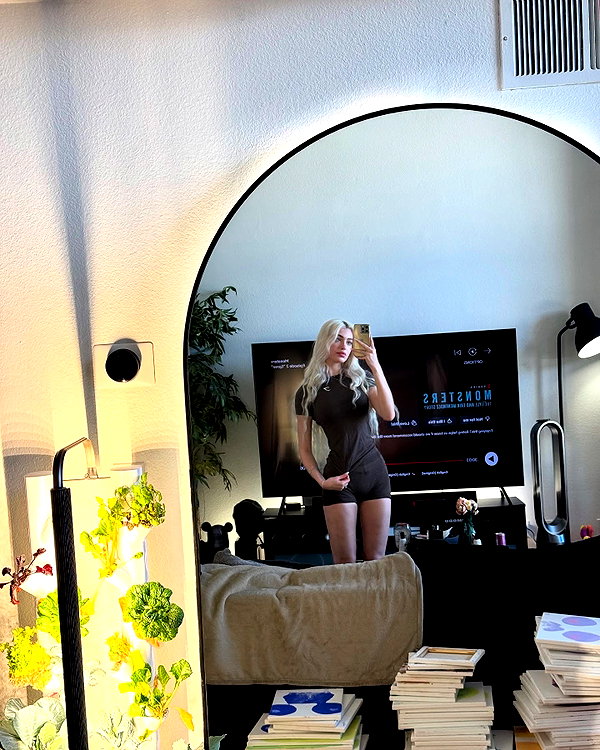 aleksandraverse instagram image archive image