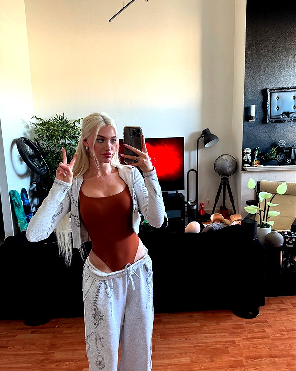 aleksandraverse instagram image archive image
