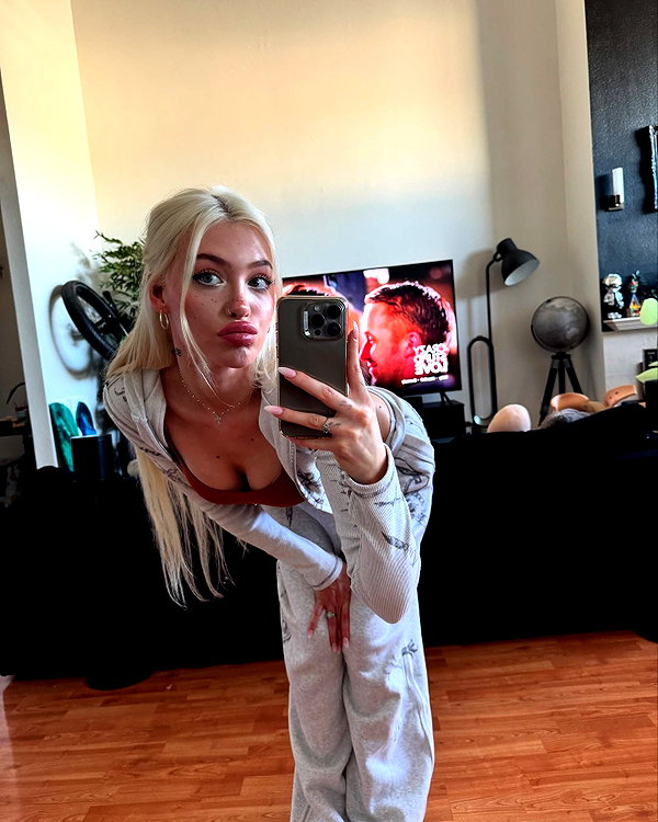 aleksandraverse instagram image archive image